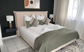 Moderne Wohnung mit Terrasse&Parkplatz; Nähe BWZK&Amazon